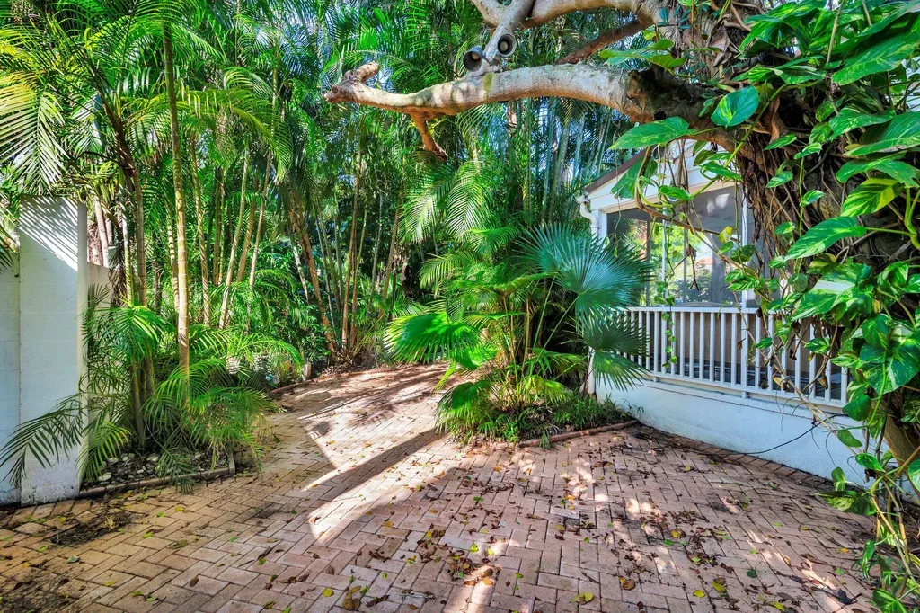 228 Phipps Palm Beach FL 33480
