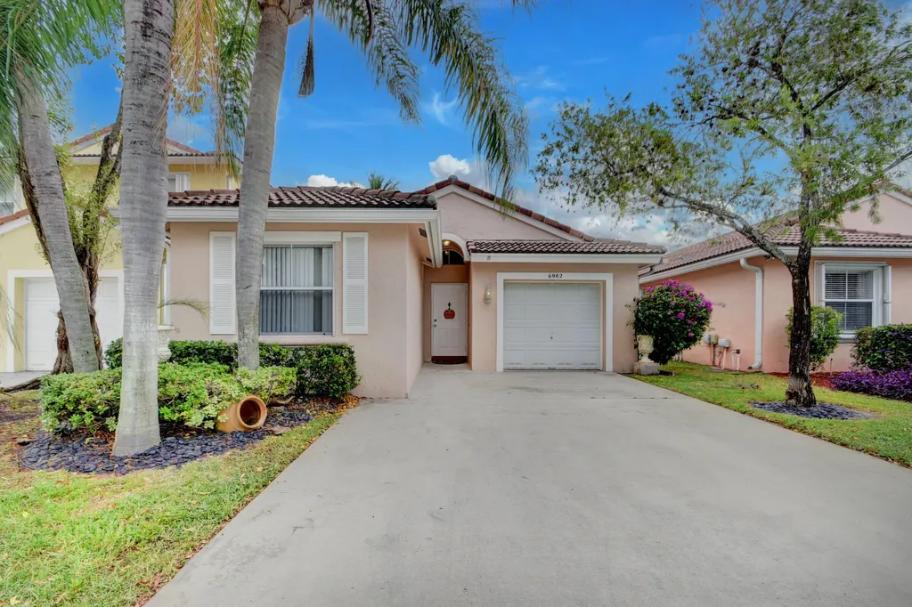 6902 Desert Inn Terrace Lake Worth FL 33463