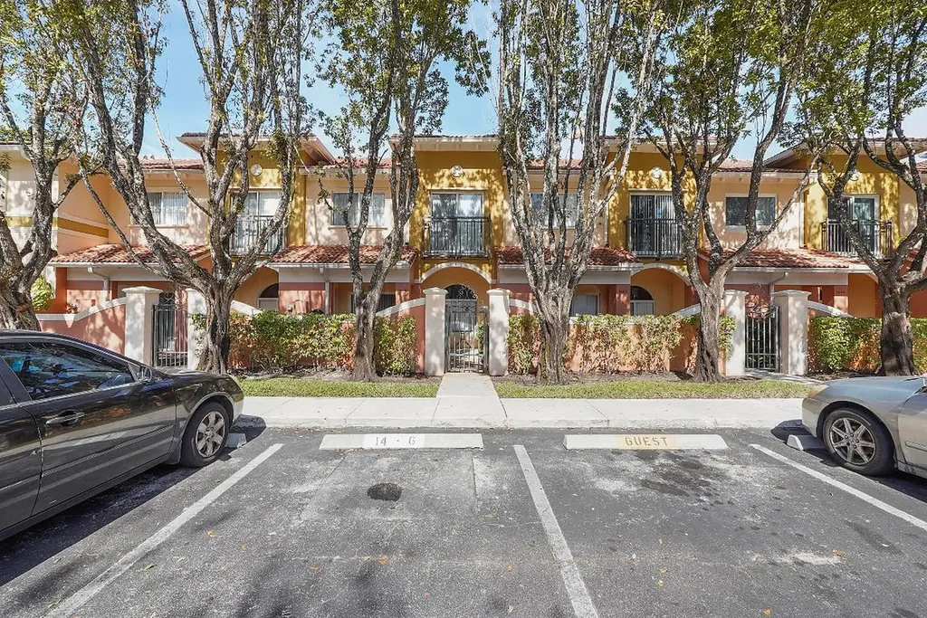 1406 S Santa Catalina Circle North Lauderdale FL 33068