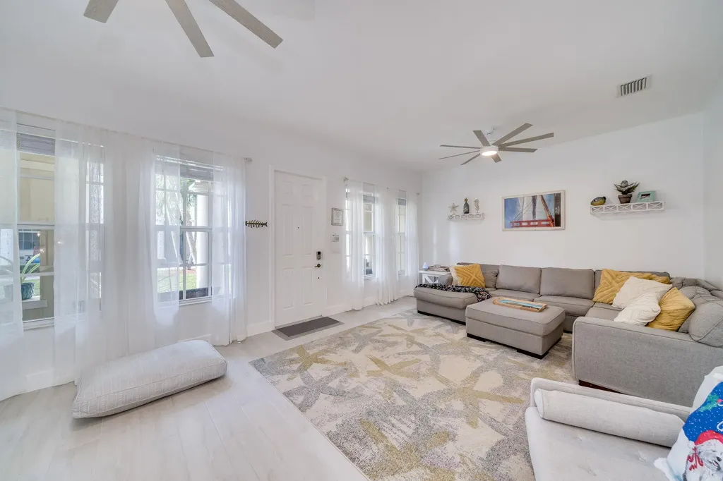 8335 NW 7th Terrace Boca Raton FL 33487