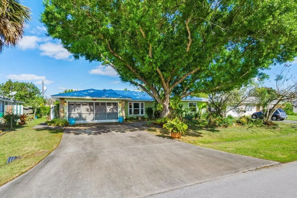 117 NE Surfside Avenue Port St Lucie FL 34983