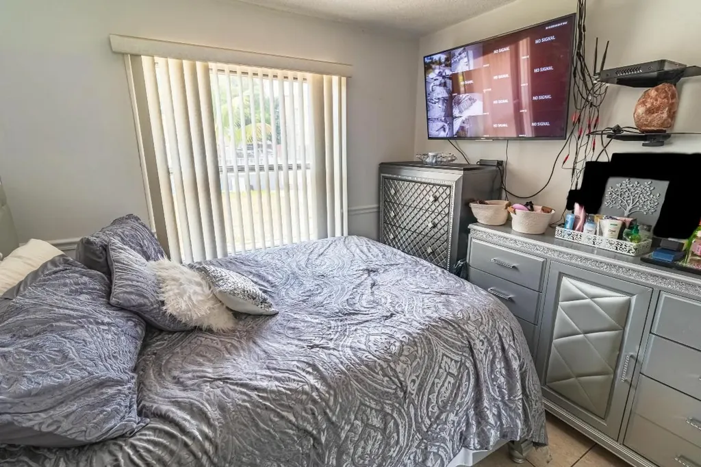 513 El Vedado West Palm Beach FL 33405