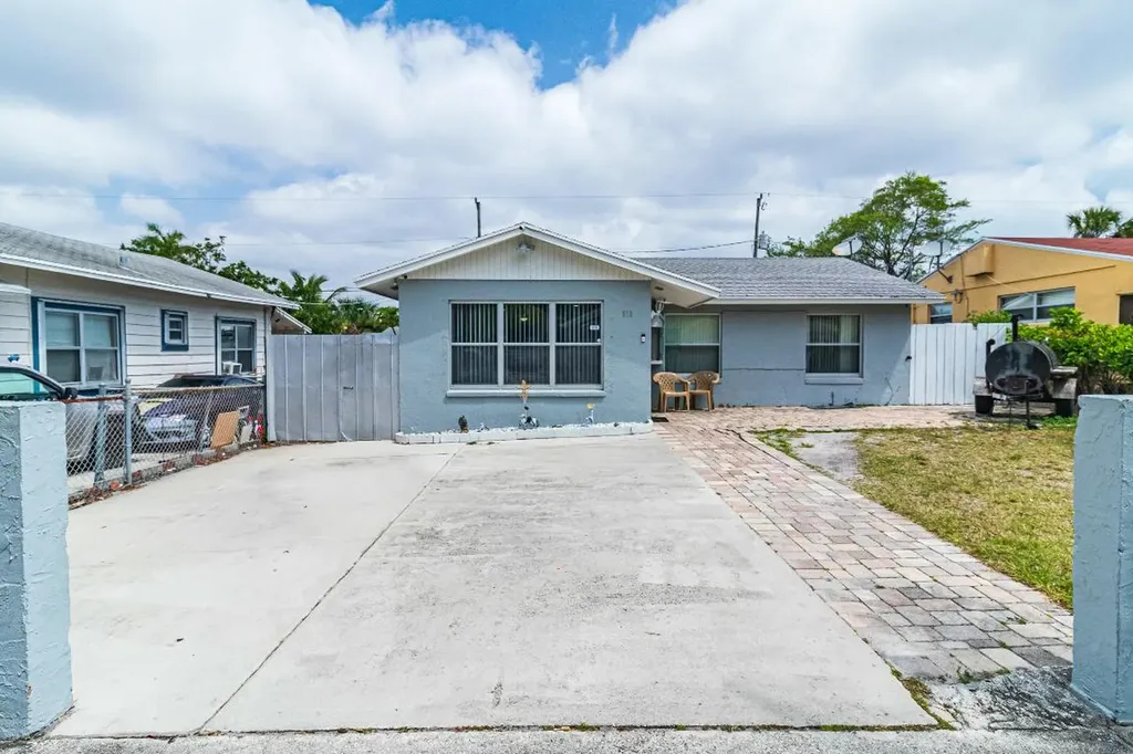 513 El Vedado West Palm Beach FL 33405