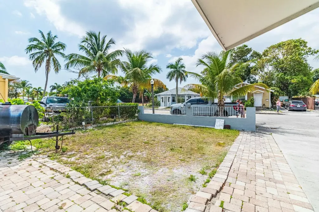 513 El Vedado West Palm Beach FL 33405