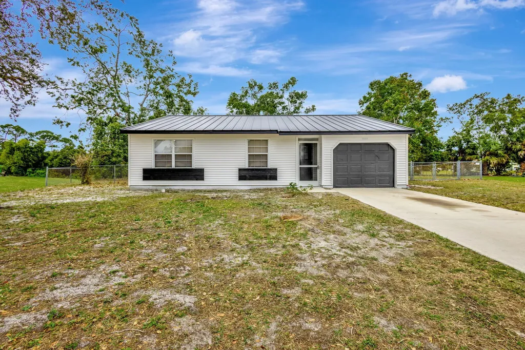 2002 SE West Dunbrooke Circle Port St Lucie FL 34952