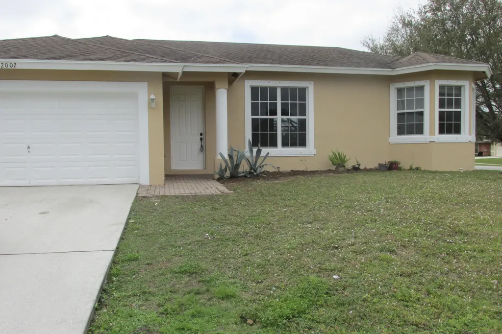 2002 SW Trenton Lane Port St Lucie FL 34984