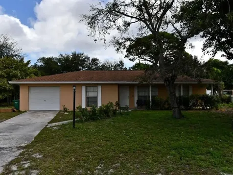 2708 Navajo Avenue Fort Pierce FL 34946
