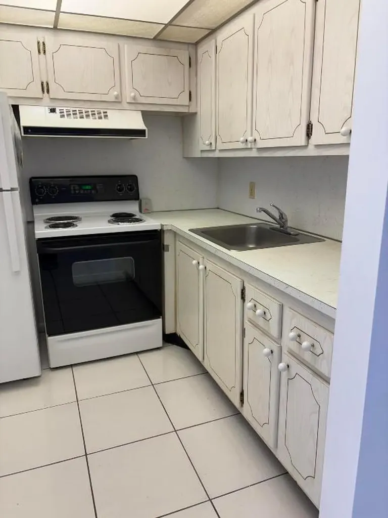 113 Berkshire E West Palm Beach FL 33417
