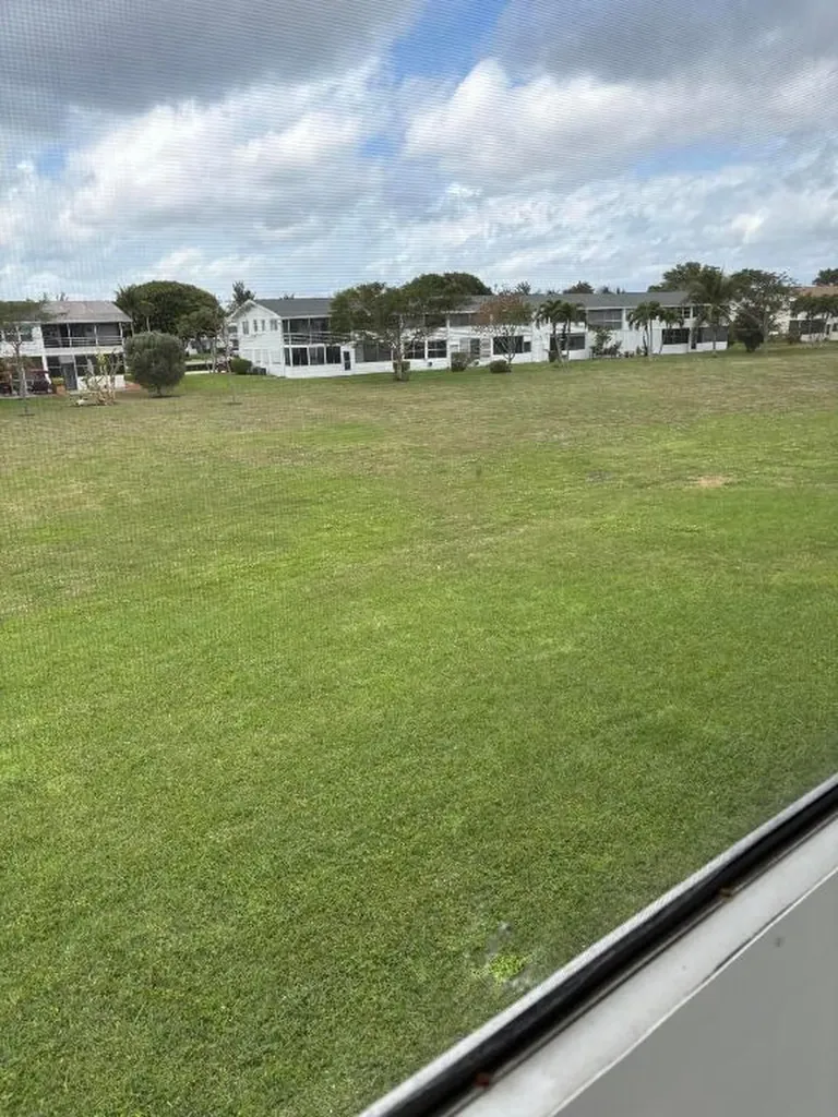 113 Berkshire E West Palm Beach FL 33417