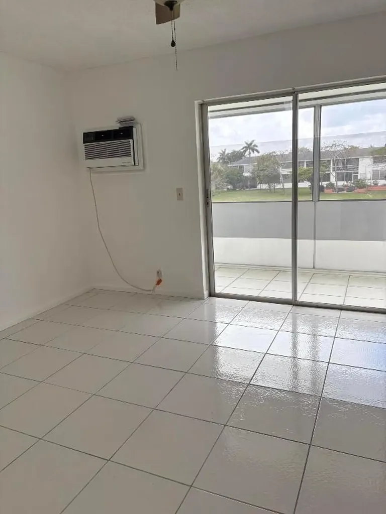 113 Berkshire E West Palm Beach FL 33417