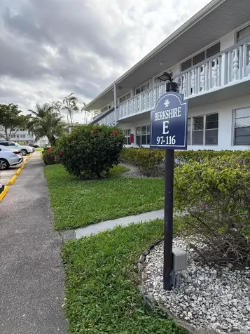 113 Berkshire E West Palm Beach FL 33417