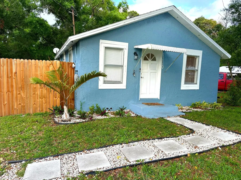 1210 Dayman Avenue Fort Pierce FL 34950