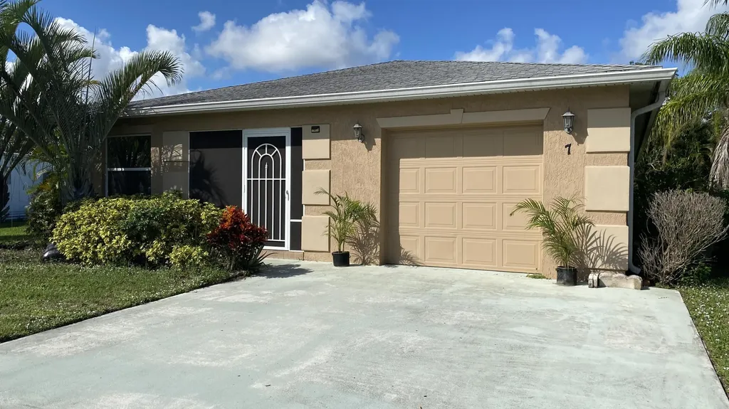 7 Los Lagos Lane Port St Lucie FL 34952
