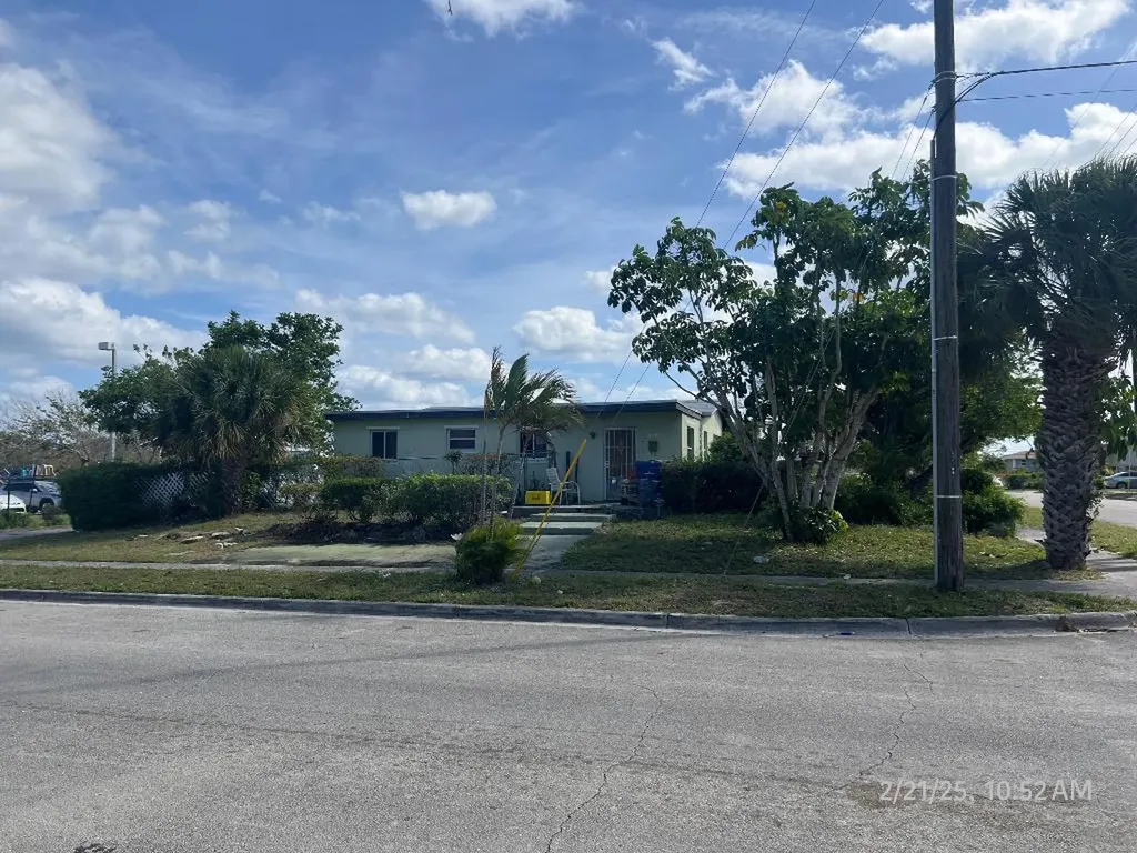 1260 W 10th Street Riviera Beach FL 33404