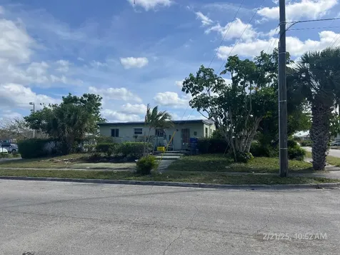 1260 W 10th Street Riviera Beach FL 33404