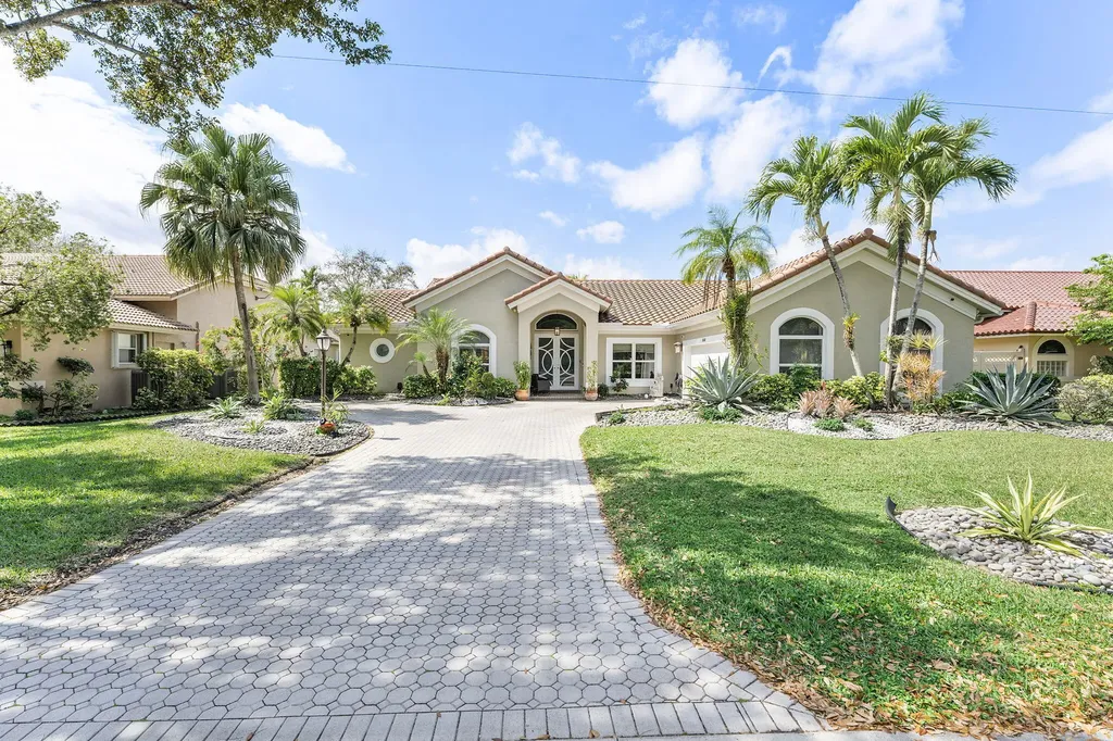 5668 NW 100th Way Coral Springs FL 33076