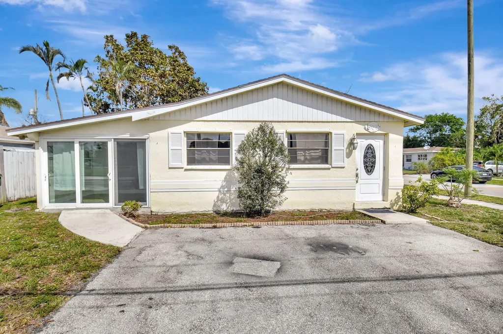 601 SW 10th Street Delray Beach FL 33444