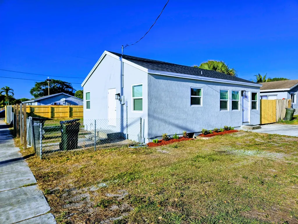 721 SW 10th Street Delray Beach FL 33444