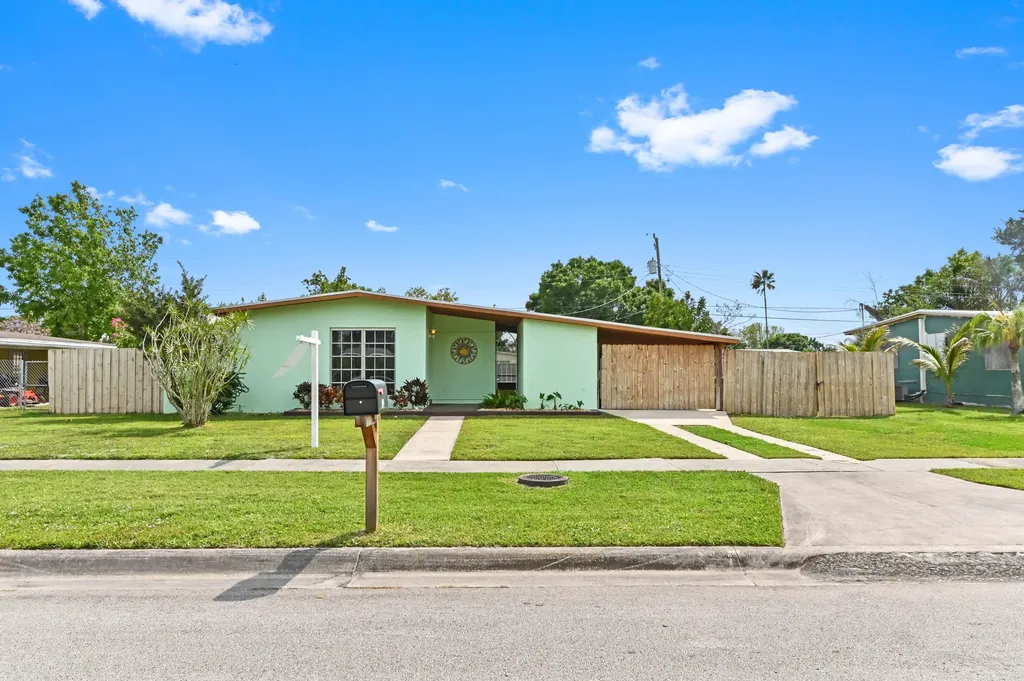 114 SE Serenata Court Port St Lucie FL 34983