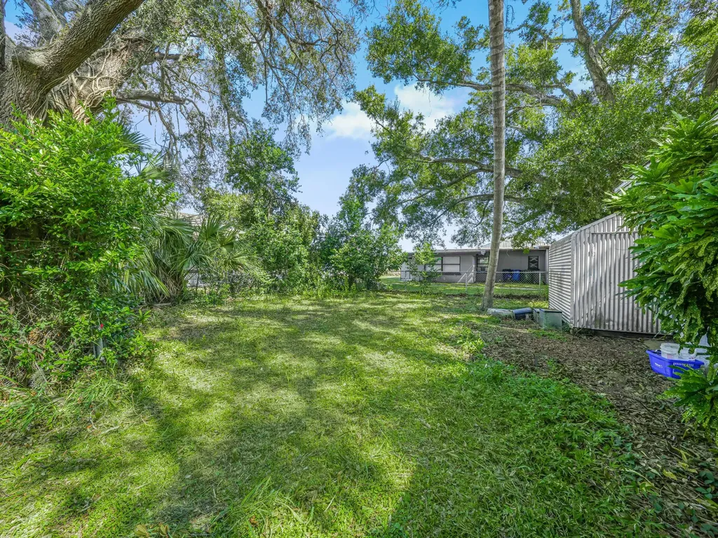 657 Ave C SW Winter Haven FL 33880