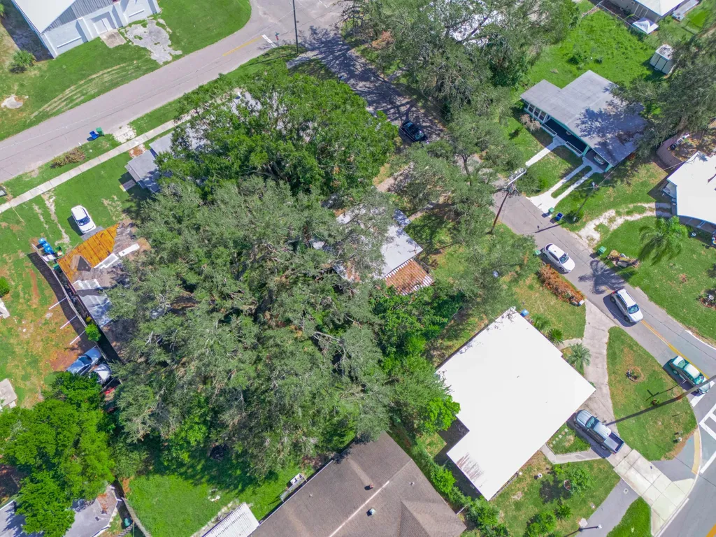 657 Ave C SW Winter Haven FL 33880