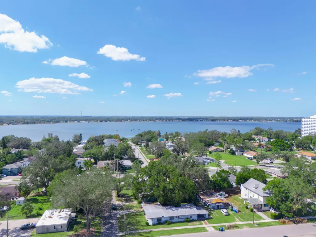 657 Ave C SW Winter Haven FL 33880