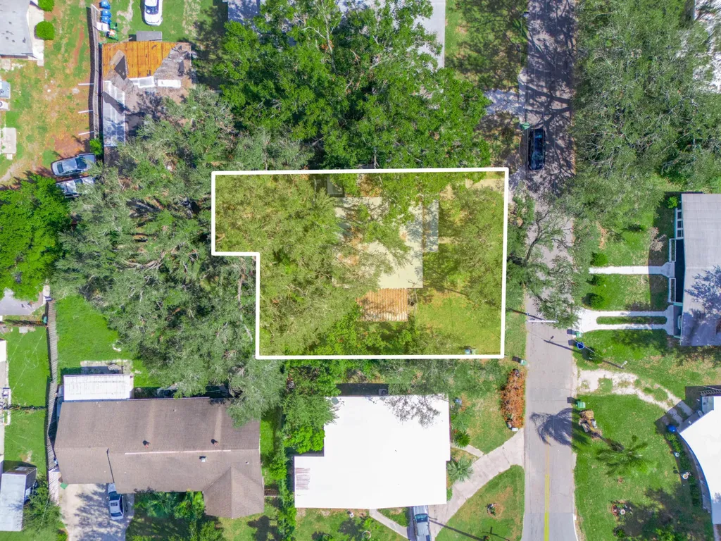 657 Ave C SW Winter Haven FL 33880