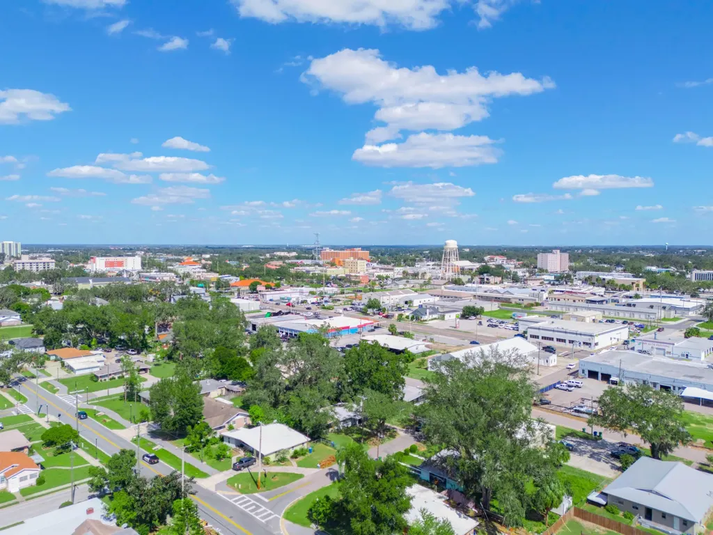 657 Ave C SW Winter Haven FL 33880