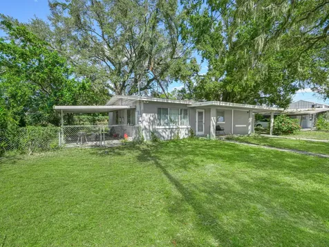 657 Ave C SW Winter Haven FL 33880