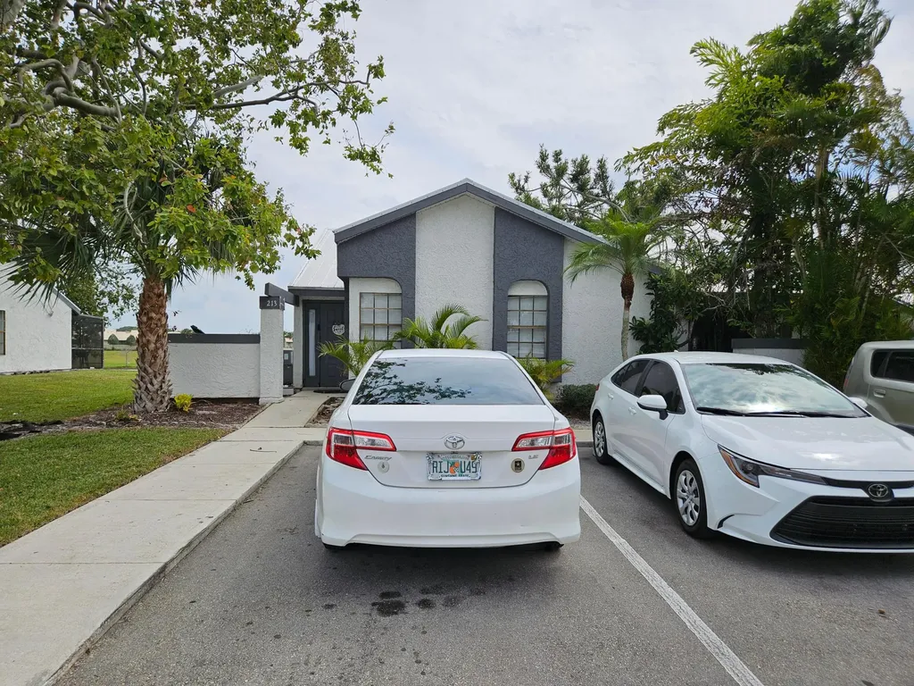 213 SW Sterret Circle Port St Lucie FL 34953