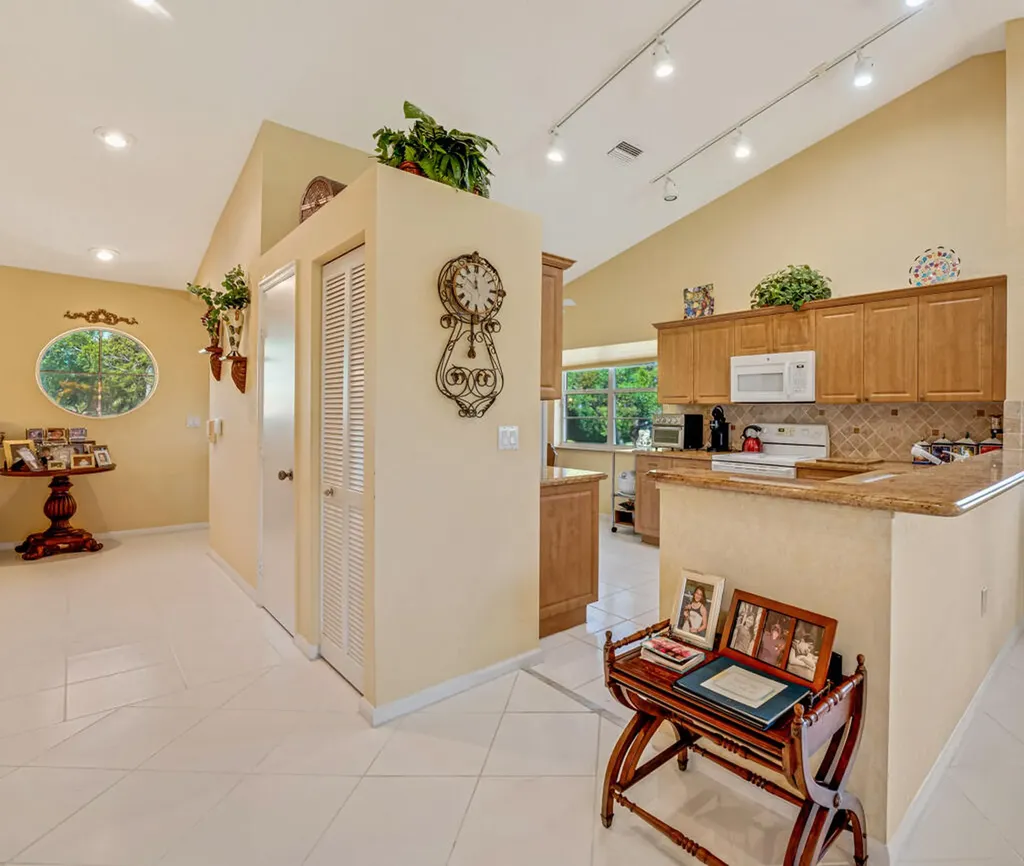 9805 Shadybrook 201 Drive Boynton Beach FL 33437