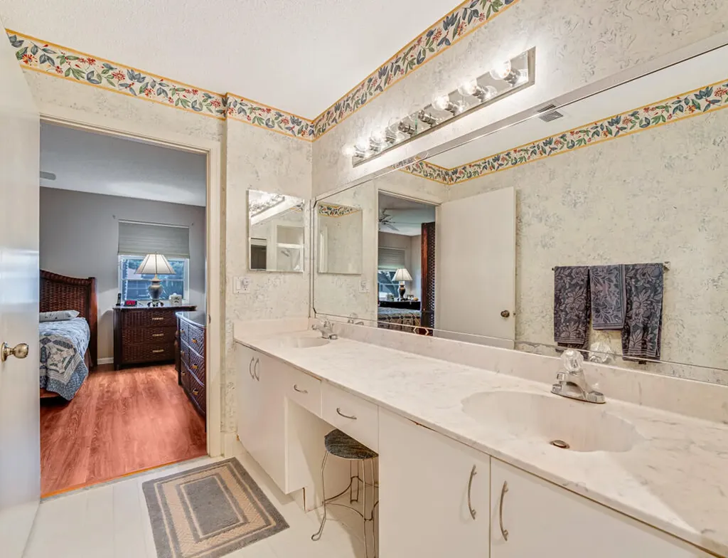 9805 Shadybrook 201 Drive Boynton Beach FL 33437
