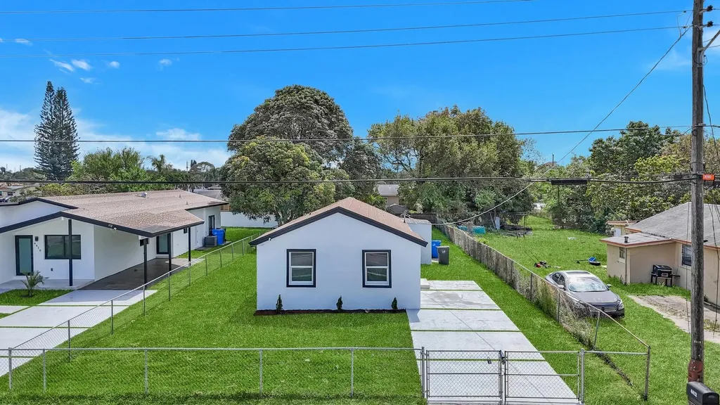 4412 SW 23rd Street West Park FL 33023