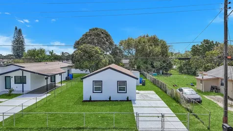 4412 SW 23rd Street West Park FL 33023