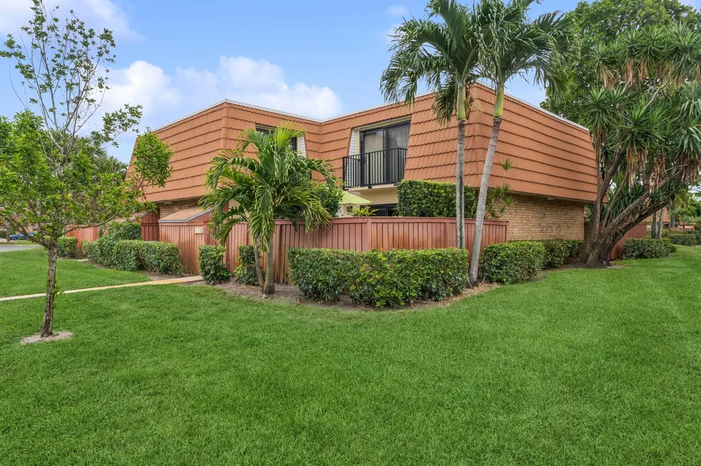 2863 Waterford Drive N Deerfield Beach FL 33442