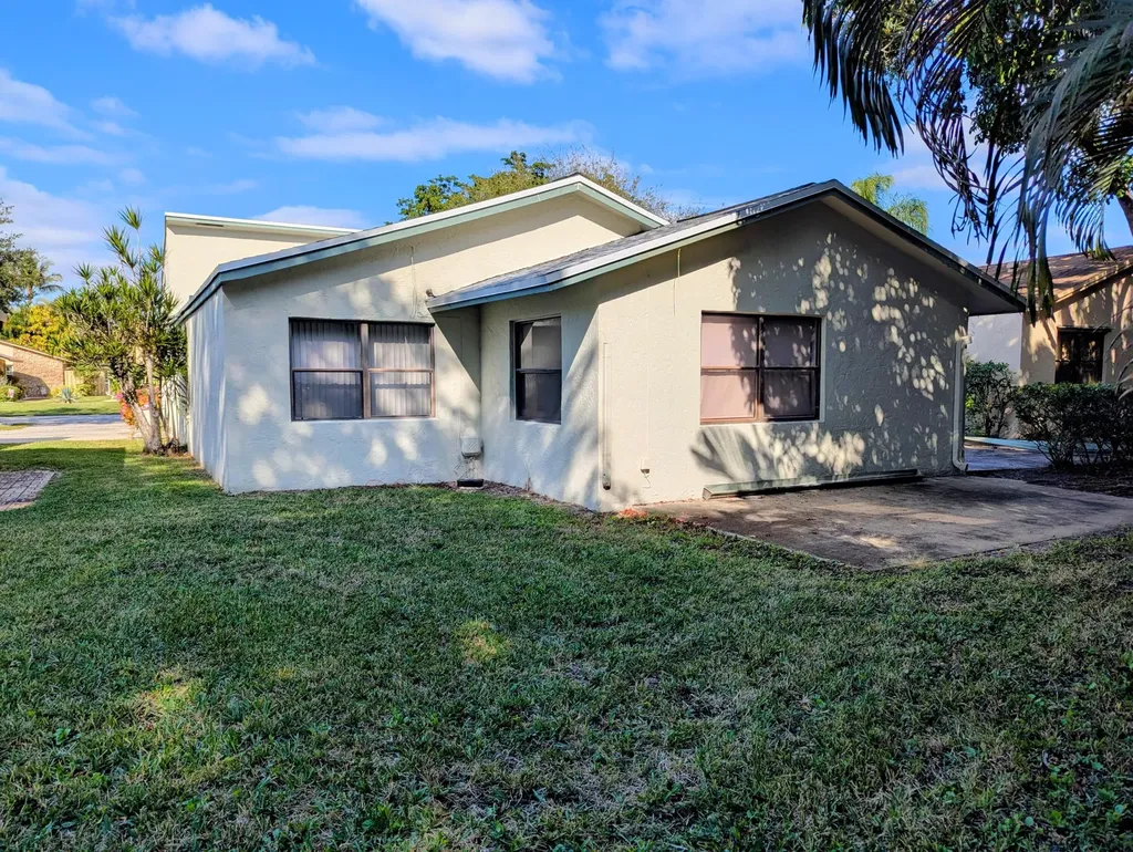2454 NW 9th Street Delray Beach FL 33445