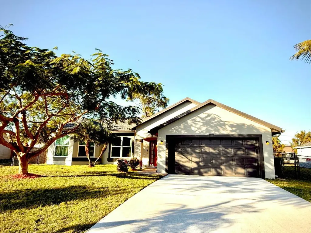 1137 SW Bellevue Avenue Port St Lucie FL 34953