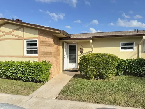 2822 Crosley Drive W West Palm Beach FL 33415