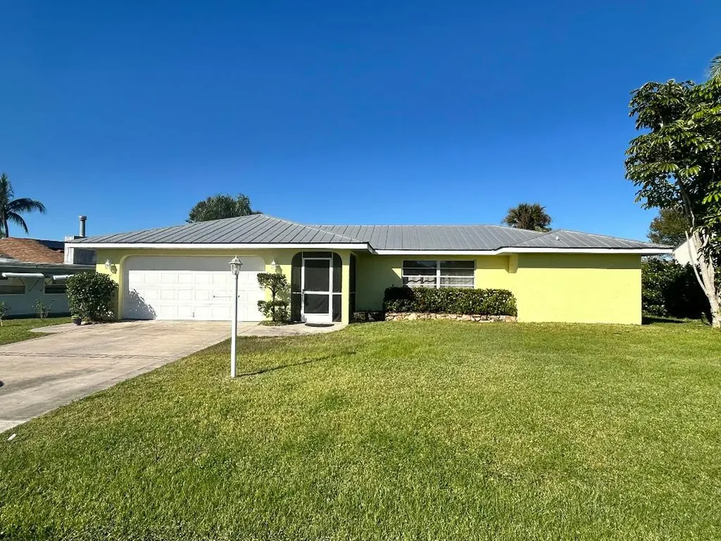 2074 SE Doverbrook Street Port St Lucie FL 34983
