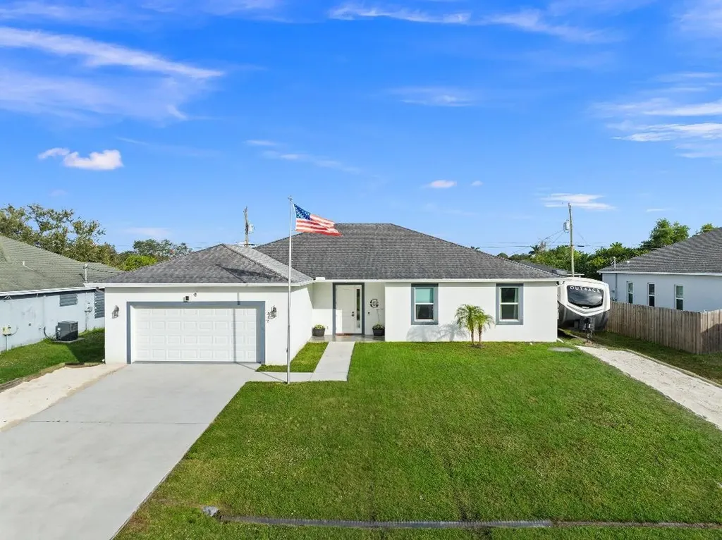 247 SW South Quick Circle Port St Lucie FL 34953