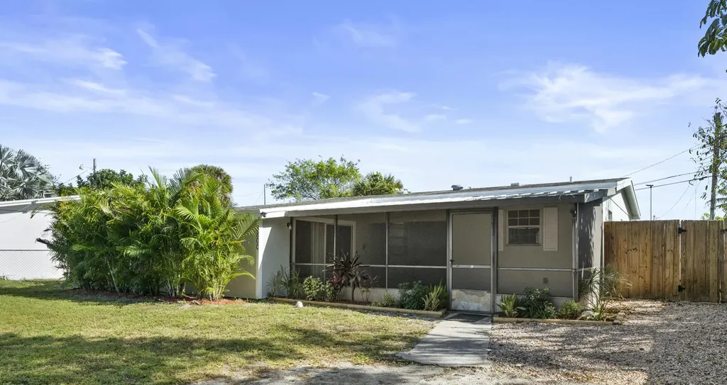 3800 S 57th Avenue Greenacres FL 33463