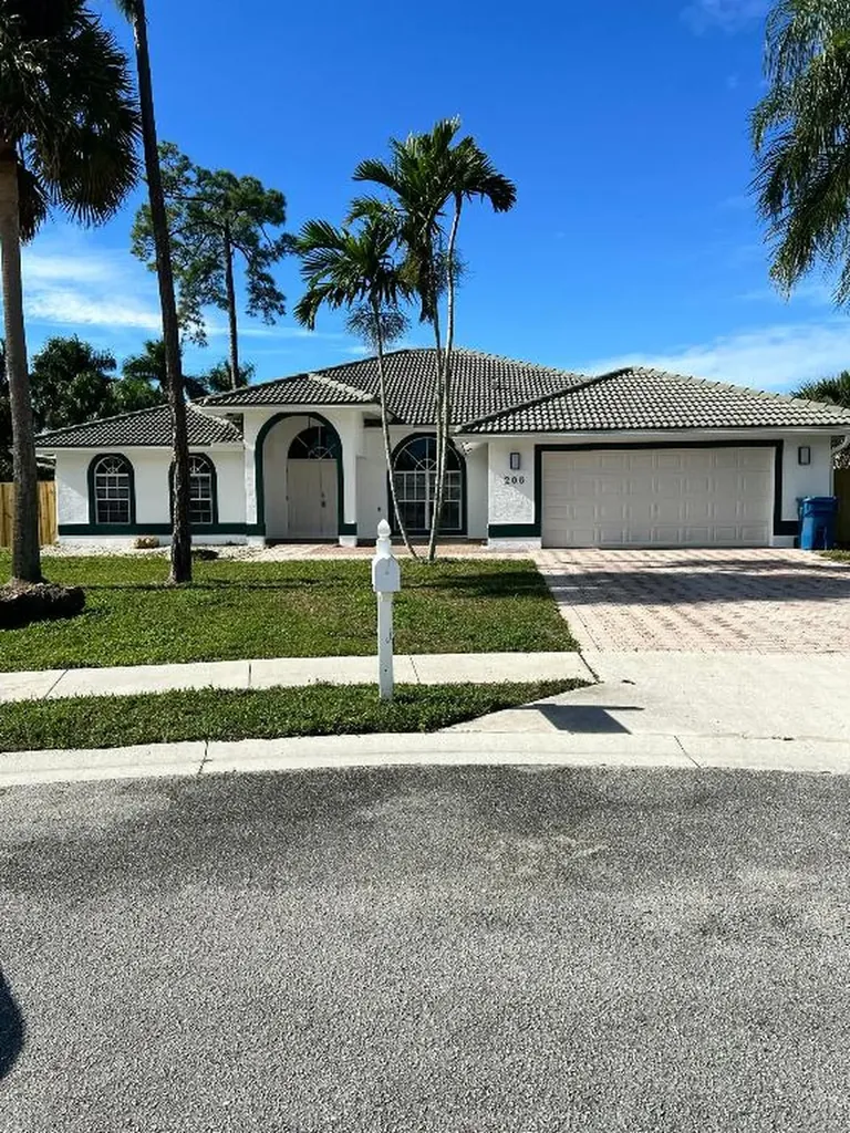 208 Park Road N Royal Palm Beach FL 33411