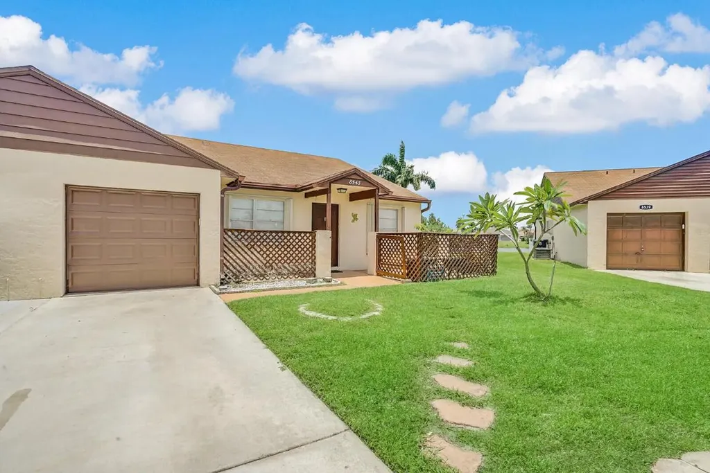 8543 Lake Point Court Lake Worth FL 33467
