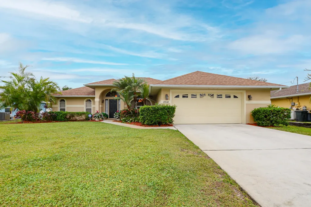 1014 SW Charcoal Avenue Port St Lucie FL 34953