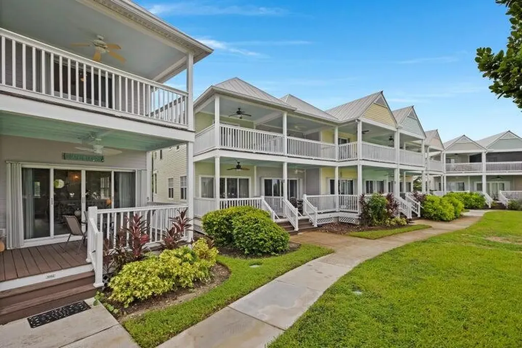 5092 Sunset Village Drive Duck Key FL 33050