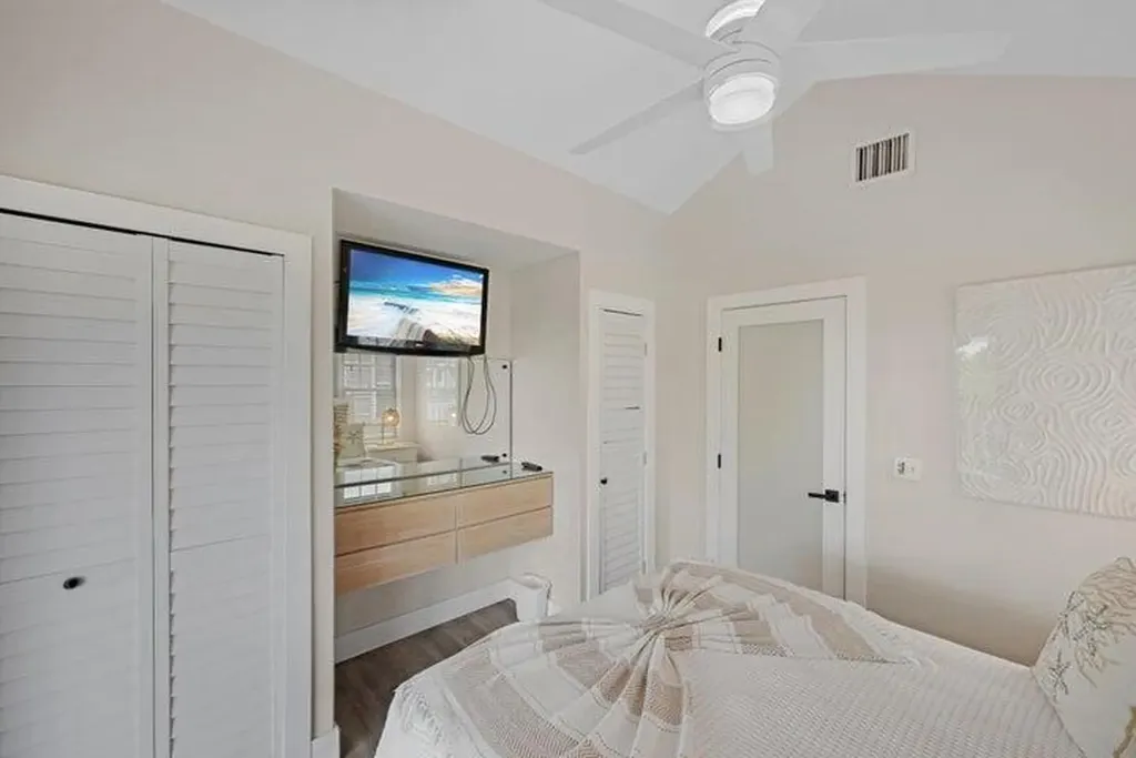 5092 Sunset Village Drive Duck Key FL 33050