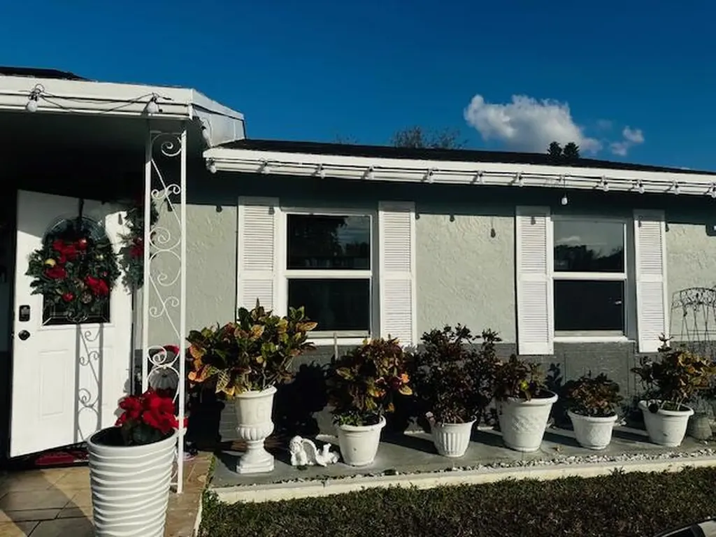 706 SW 79th Avenue North Lauderdale FL 33068