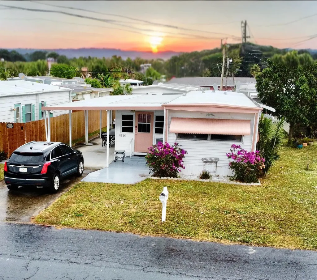 8926 Palm Street Boynton Beach FL 33436