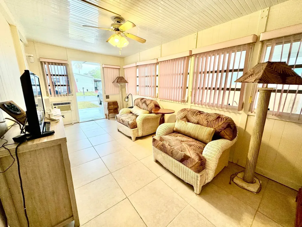 8926 Palm Street Boynton Beach FL 33436
