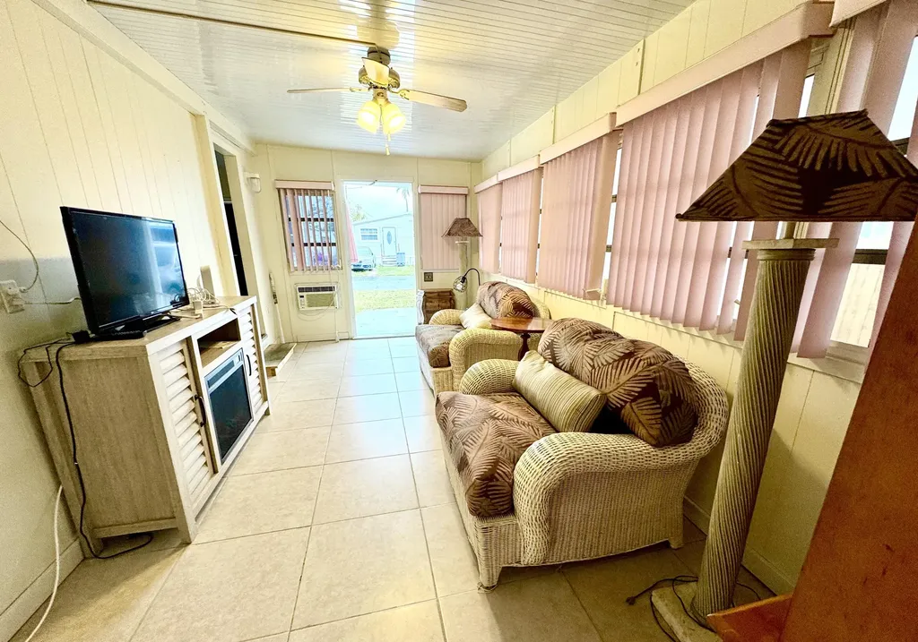 8926 Palm Street Boynton Beach FL 33436